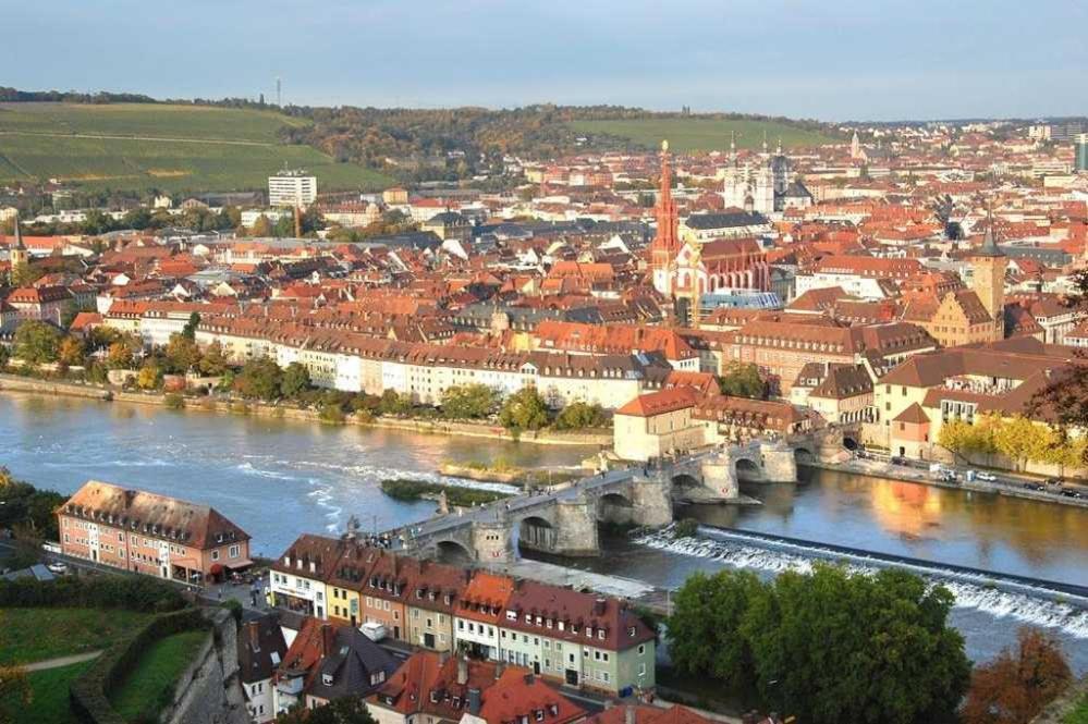 克罗内阿克森特酒店 Helmstadt 外观 照片
